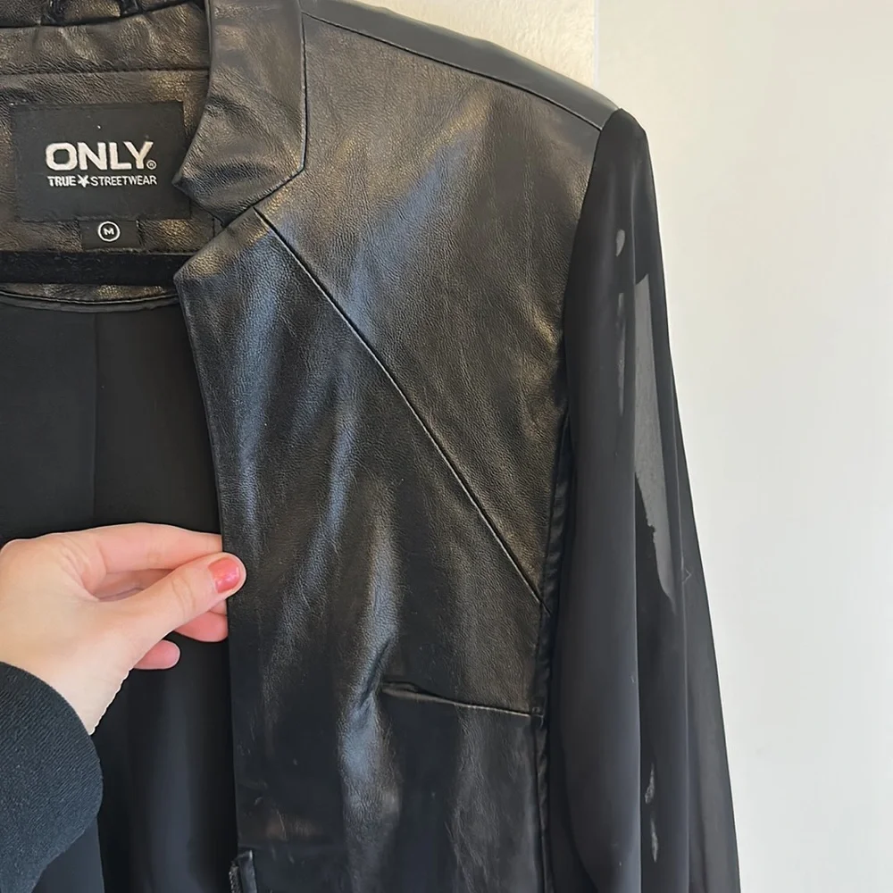 Black leather jacket - Picture 3 of 3